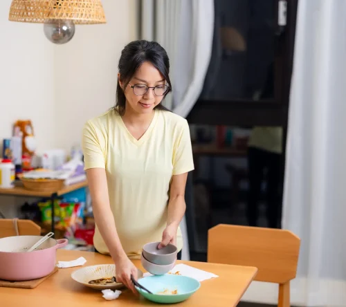 pregnant-woman-do-housework-at-home-after-dinner-2025-03-25-16-52-43-utc